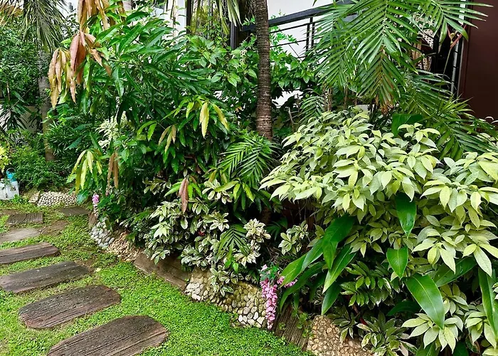 Near T1 Airpor, Garden With 20m Pool Villa, Family & Group Event & Ktv Villa Manila