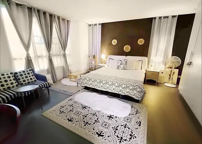 Villa Near T1 Airpor, Garden With 20m Pool Villa, Family & Group Event & Ktv *