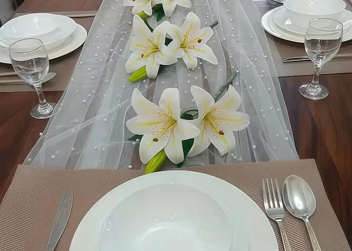 Near T1 Airpor, Garden With 20m Pool Villa, Family & Group Event & Ktv Villa Manila